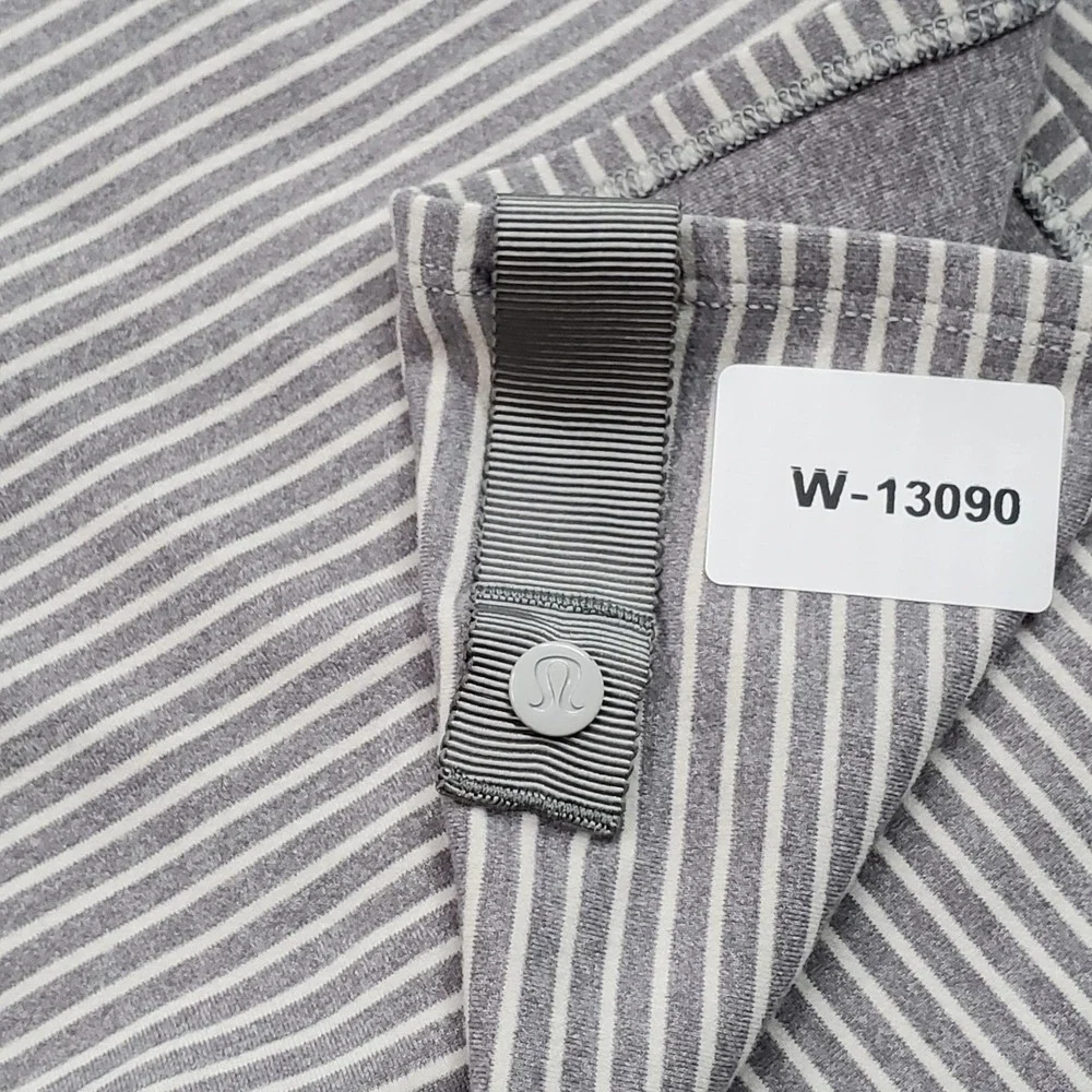 Lululemon Vinyasa Herringbone Infinity Snap Gray Striped Snap Button Logo